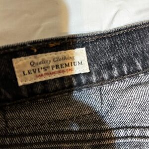 Levi Premium, size 25, wedge straight
